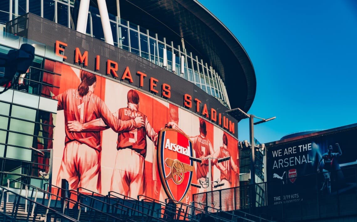 Gatwick Airport to Emirates Stadium