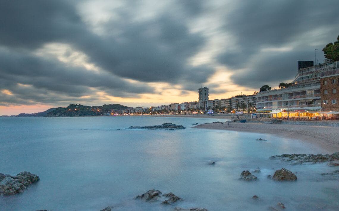 How to get from Girona Airport to Lloret de Mar?