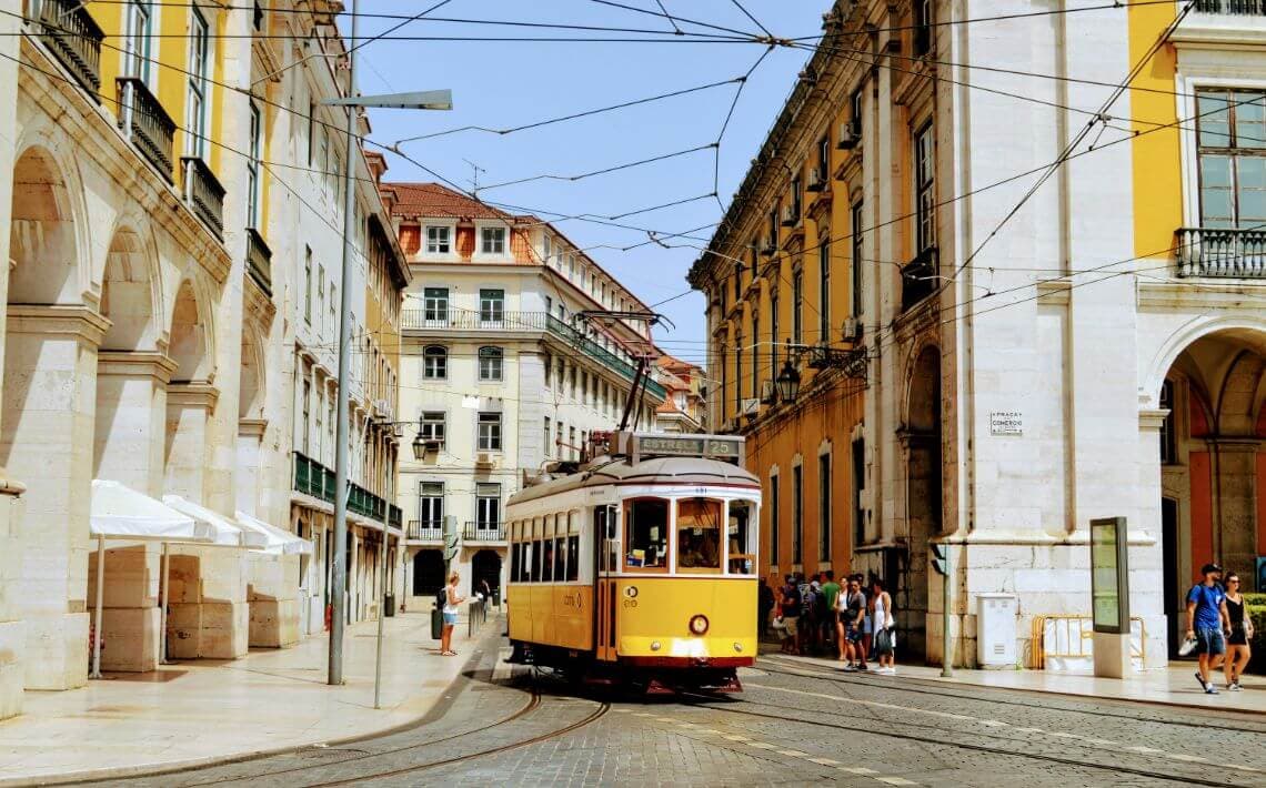 Lisbon Airport to Estrela