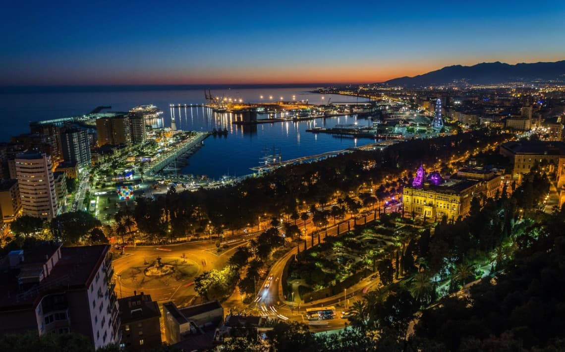 Wie komme ich vom Flughafen Málaga ins Stadtzentrum?
