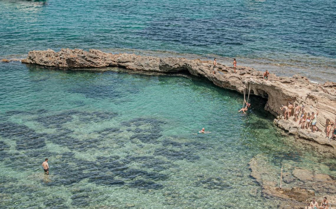 Wie kommt man vom Flughafen Ibiza nach San Antonio?